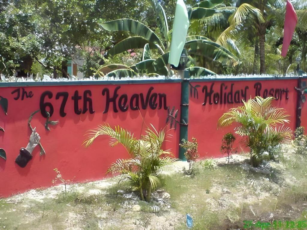 67Th Heaven Holiday Resort Lucbuan Екстериор снимка